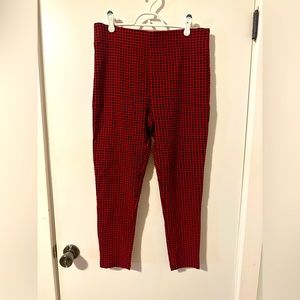 Red and Black Houndstooth Cropped Dressy Leggings